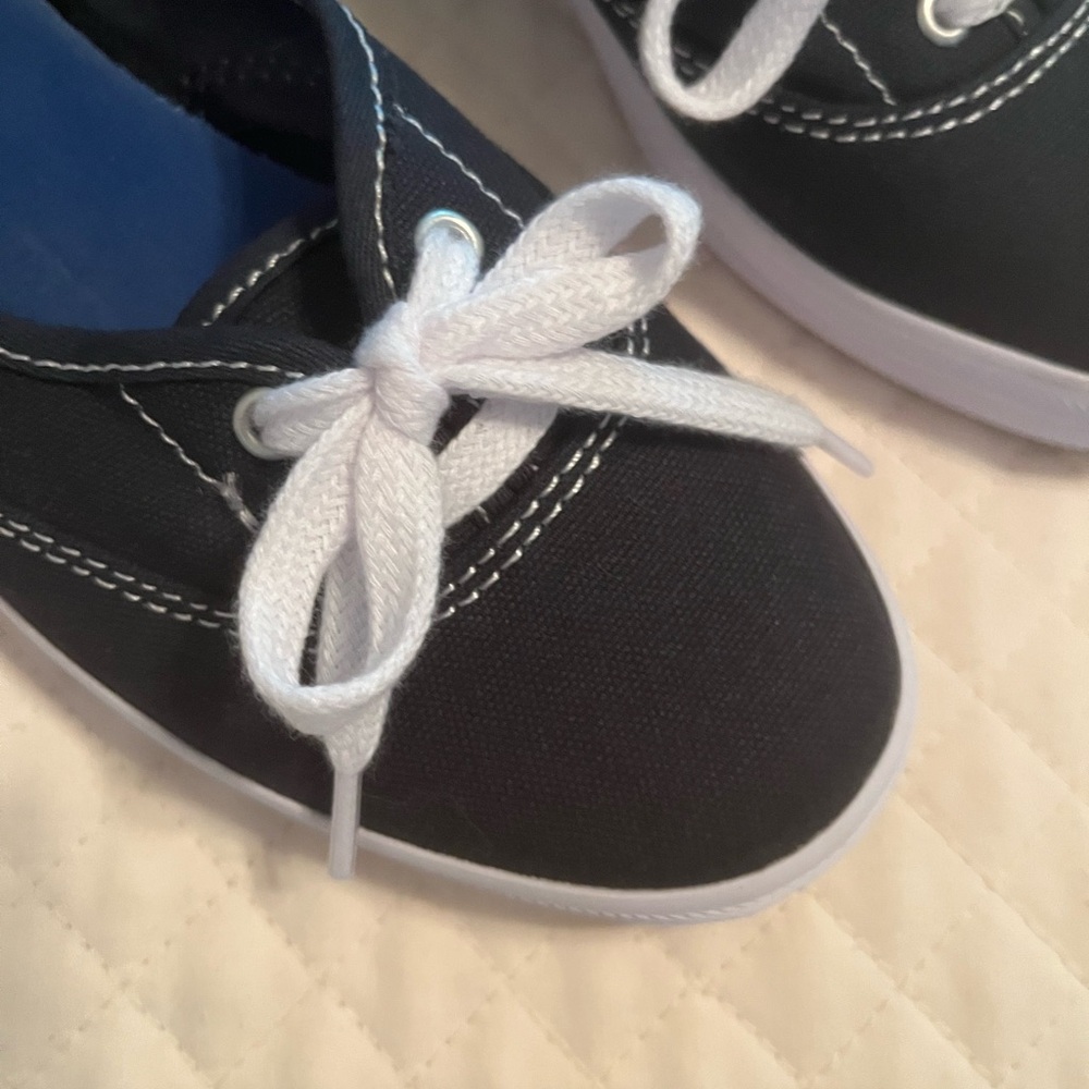 Women’s Navy Keds